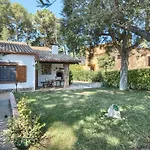 度假居 Semi-detached House With Private Pool And Garden In *