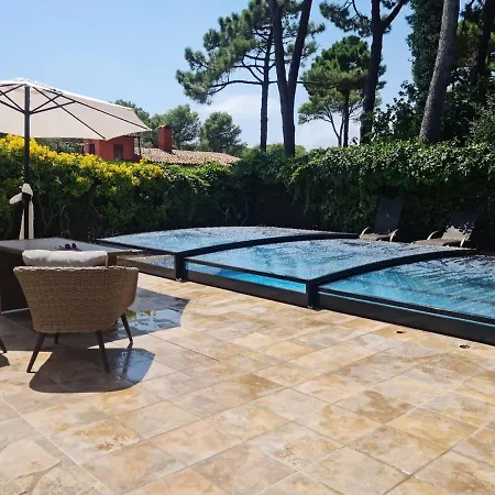 Semi-detached House With Private Pool And Garden In 巴古尔