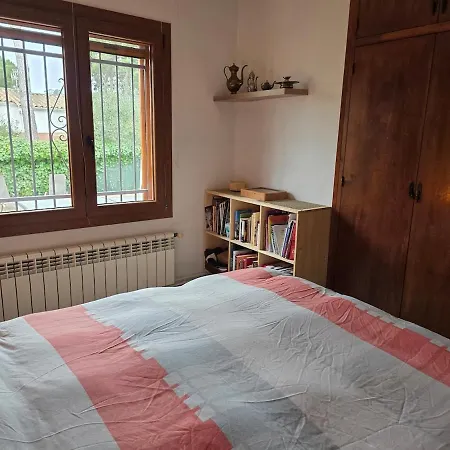 Semi-detached House With Private Pool And Garden In * 巴古尔